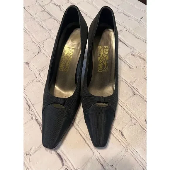 Ferragamo Size 8 Bow Front Pump Heels Black Pointed Toe Dressy Classic Old Money - Picture 7 of 16